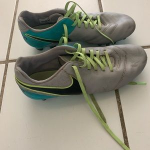 NIKE SOCCER CLEATS